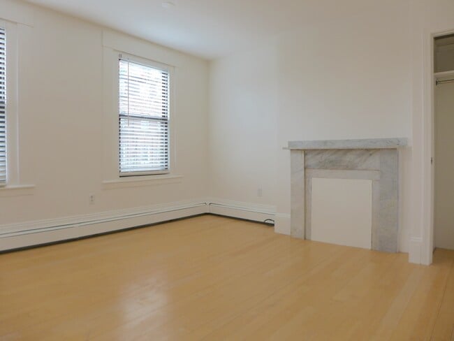 Building Photo - 14 Milford St