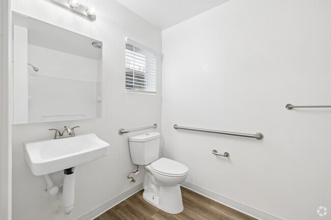 Studio, 1BA - 350SF - Primary Bathroom