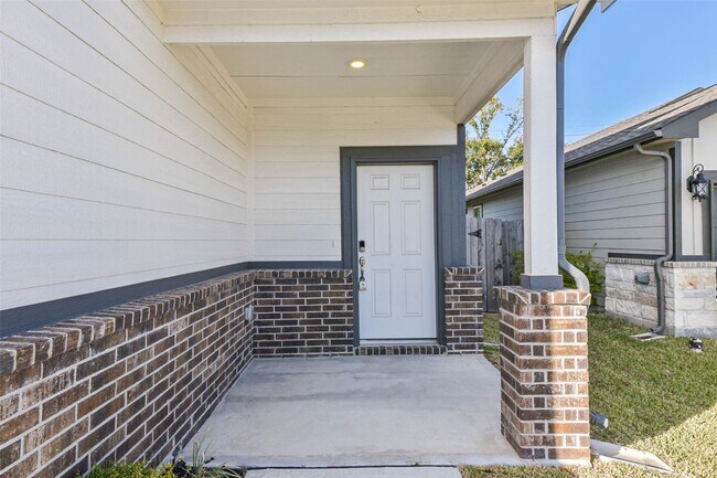 Photo - 5723 Madden Ln