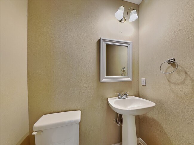 Photo - 17302 Lonesome Dove Trail