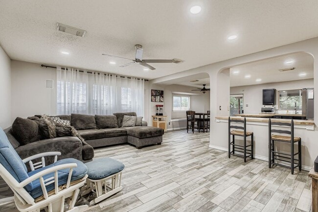 Photo - Stunning 3 bedroom home with Easy access t...