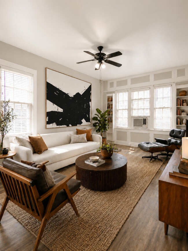 Medium 1BR, 1BA, 530sf / Living Room, E Unit
