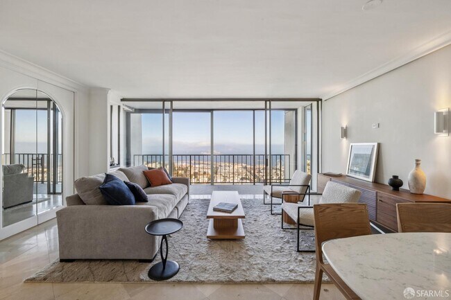 Photo - 999 Green St