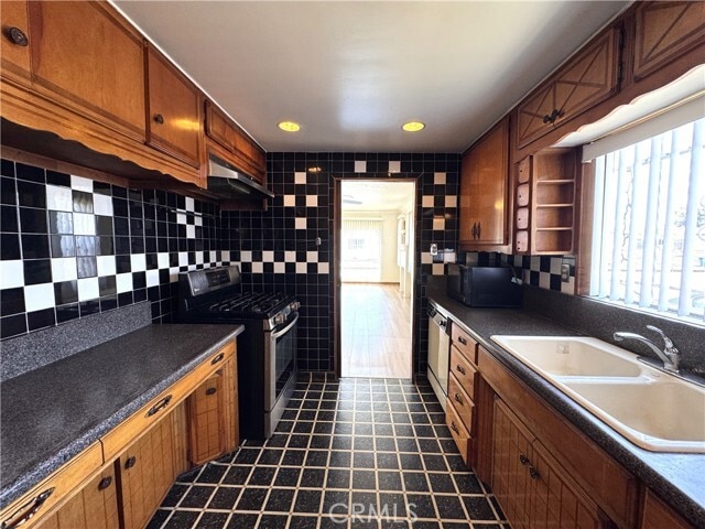 Photo - 1049 W 65th Pl