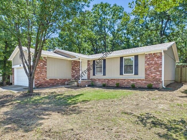 Photo - 88 Oak Forest Loop