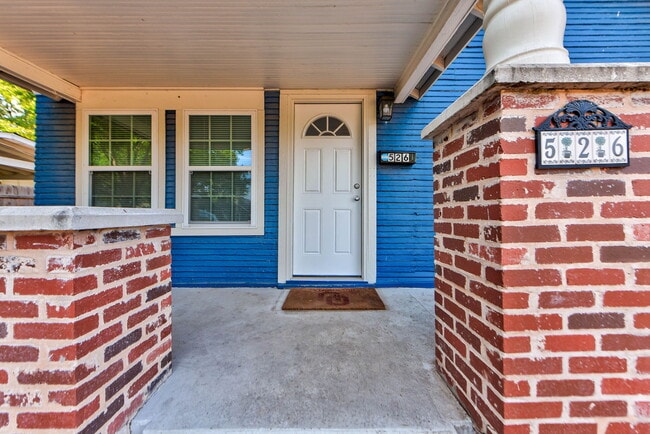 526 W Comanche St