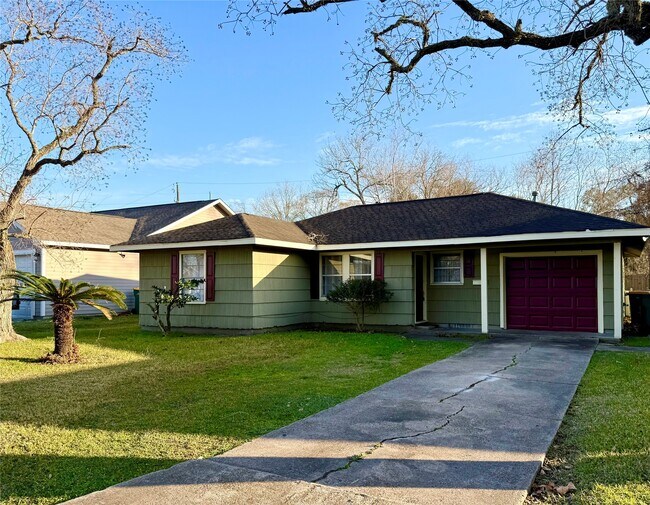 Photo - 411 Elaine St