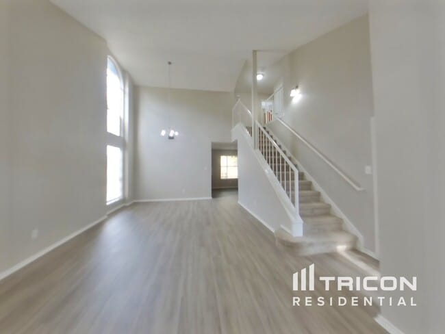 Photo - 1806 Aster Pass