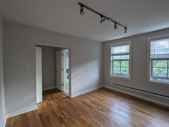 Photo - 2430 N Kedzie Blvd Unidad 202