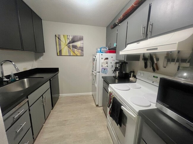 Photo - 2031 Market Ave Unit 124