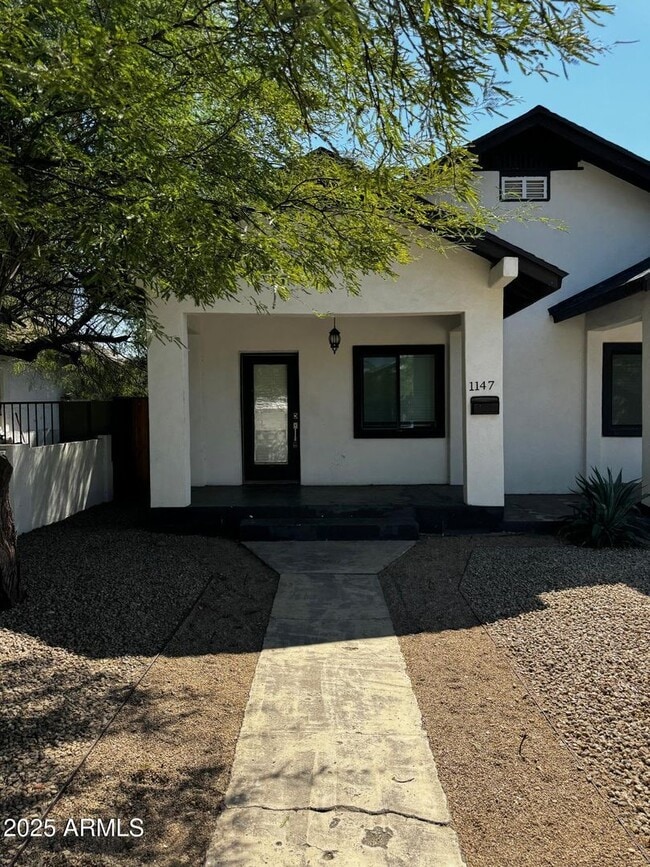 Building Photo - 2 bedroom apartment in Garfield district with back yard