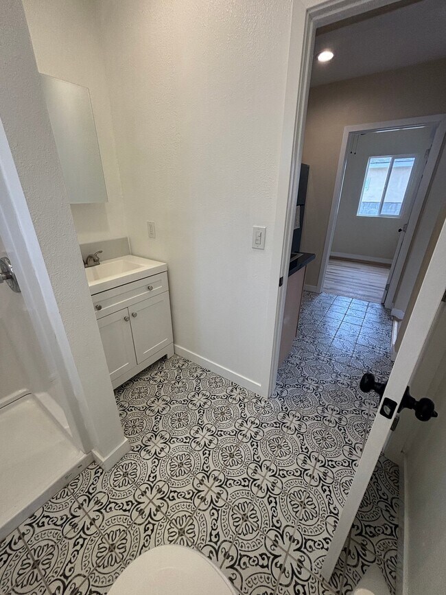2132 W 84th Pl Unit House