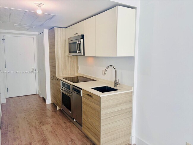 Photo - 1300 Brickell Bay Dr Unidad 1712