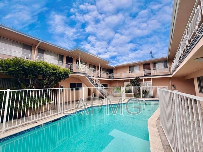 Photo - 956 Wilcox Ave