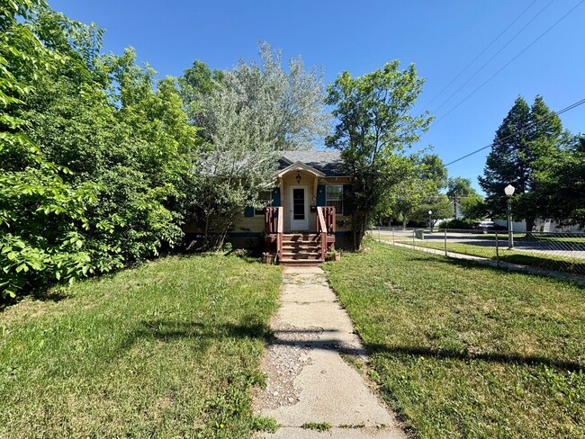 Building Photo - 2 bed 1 bath Home Near the Historic District