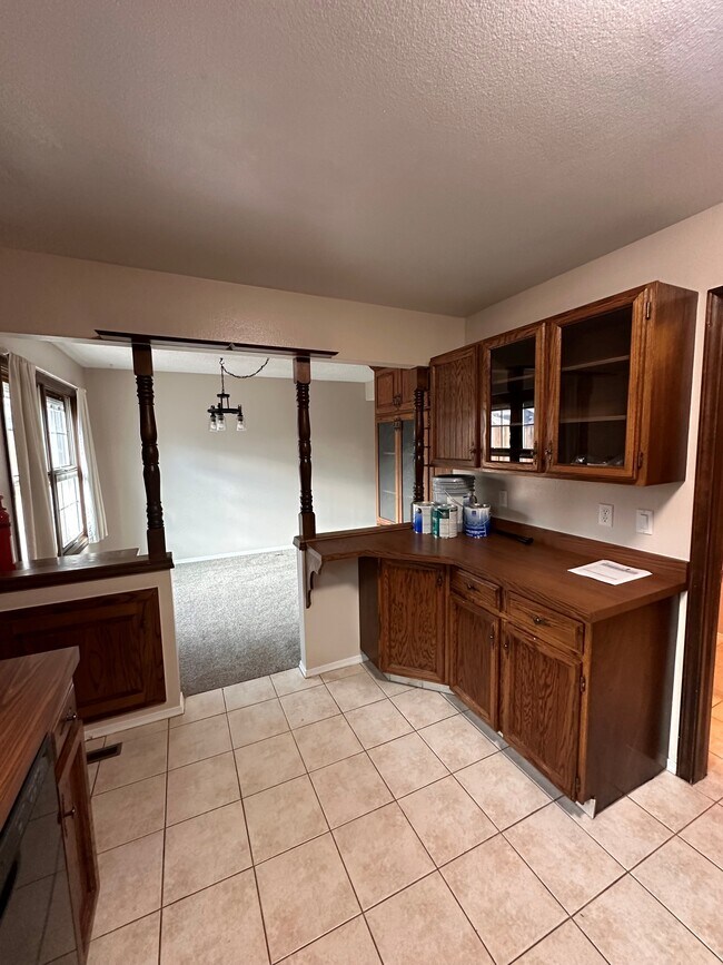 Kitchen - 7101 W Yale Ave