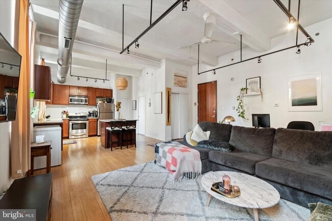 Photo - 1637-39 Poplar St Unit N1