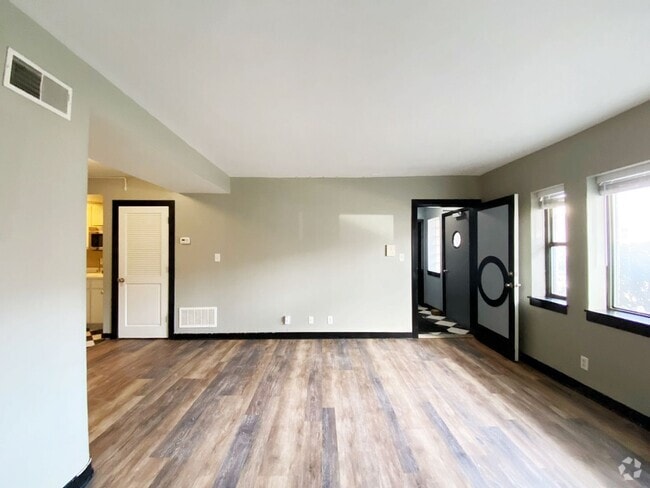 Building Photo - SEE IT NOW: Charming Art Deco-Inspired Stu... Rental