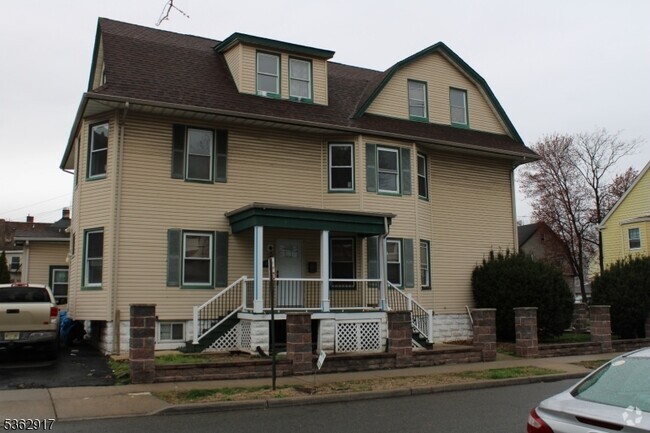 Building Photo - 3 Beech St Rental