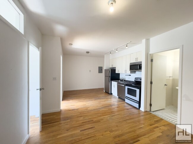 Spacious Sunlit 2-Bed 1-Bath / Great Bushw... - Spacious Sunlit 2-Bed 1-Bath / Great Bushw... Apartment Unit 3B