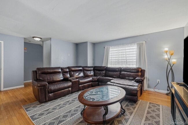 35 Helene Rd