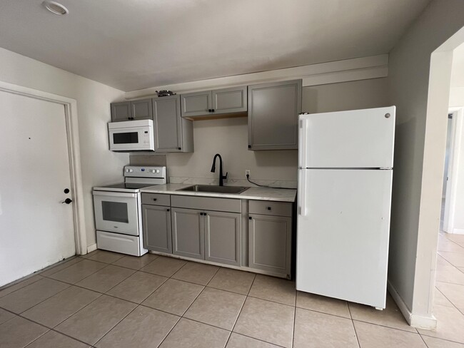 Photo - 2650 Seneca Ave