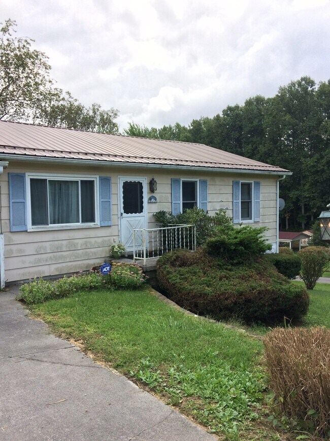 Photo - 422 Charwood Dr