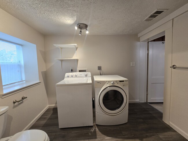 Photo - 5712 Maco St