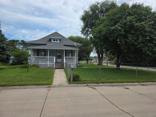 Building Photo - 815 S Boxelder St