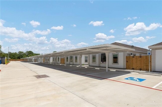 Building Photo - 740 N Alamo Rd Unit 7 Rental