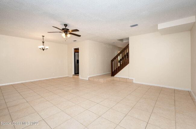 Photo - 1911 Cashew Courtway
