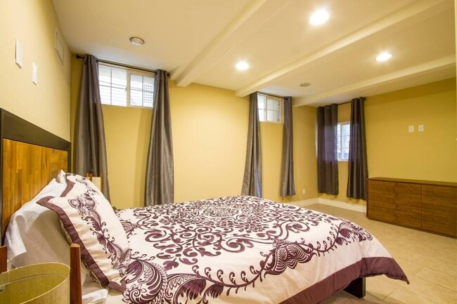 Photo - 940 Hilldale Ave