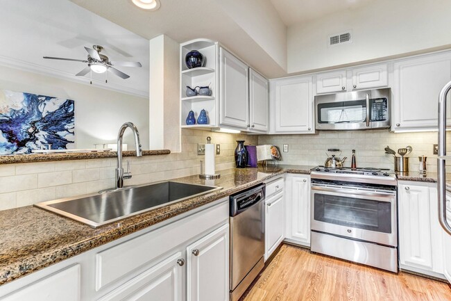 Building Photo - Walk to Memorial Park! Unit POAW1 Rental