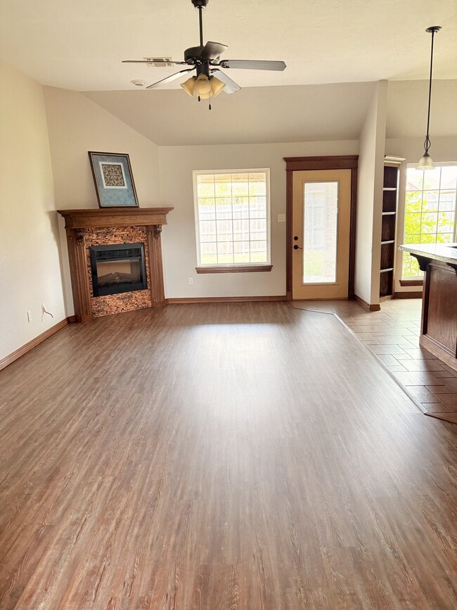Photo - 1209 Alma Dr