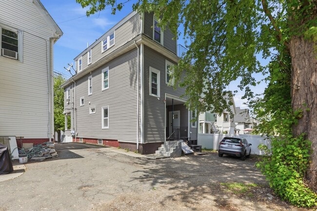 121 Glendale St Unit 3