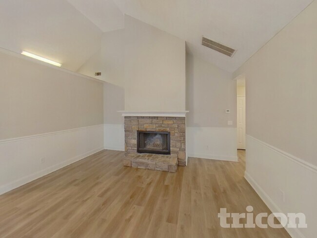 Photo - 287 Huntington Dr