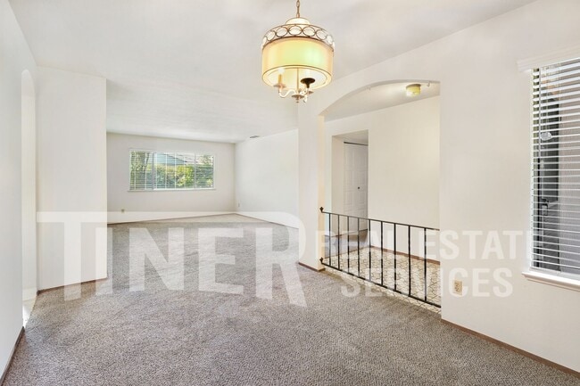 Photo - 3000 Nikol St