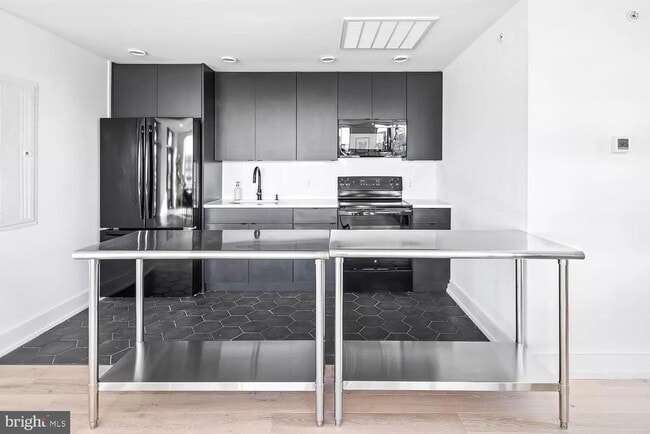 Building Photo - 965 Frankford Ave Unit 301