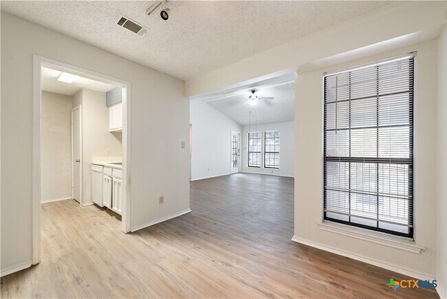 Photo - 1202 Thorpe Ln Unit 216
