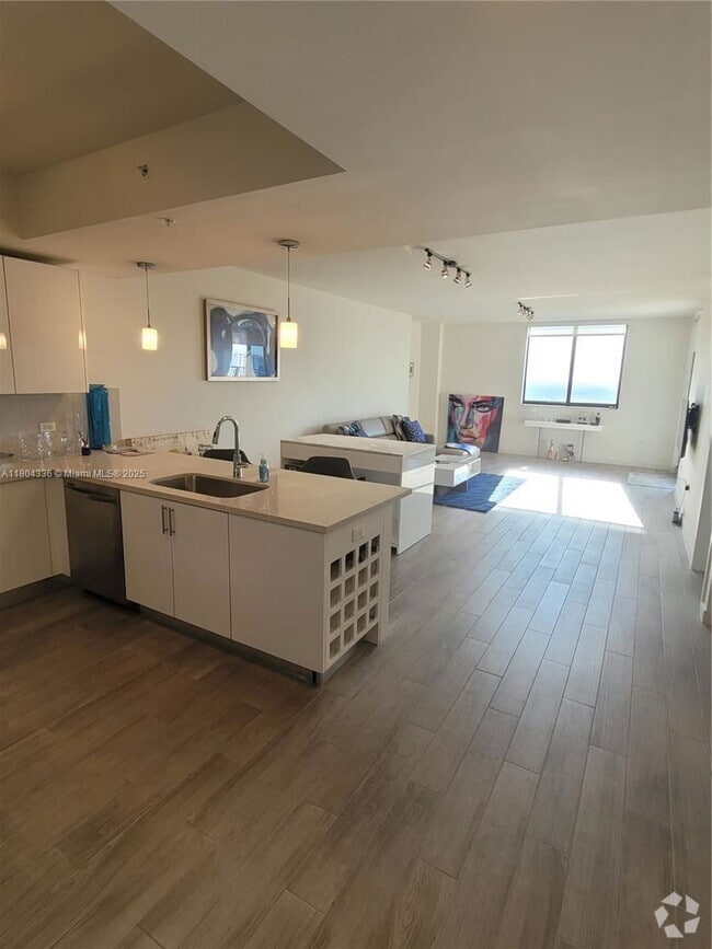 Building Photo - 999 SW 1st Ave Rental