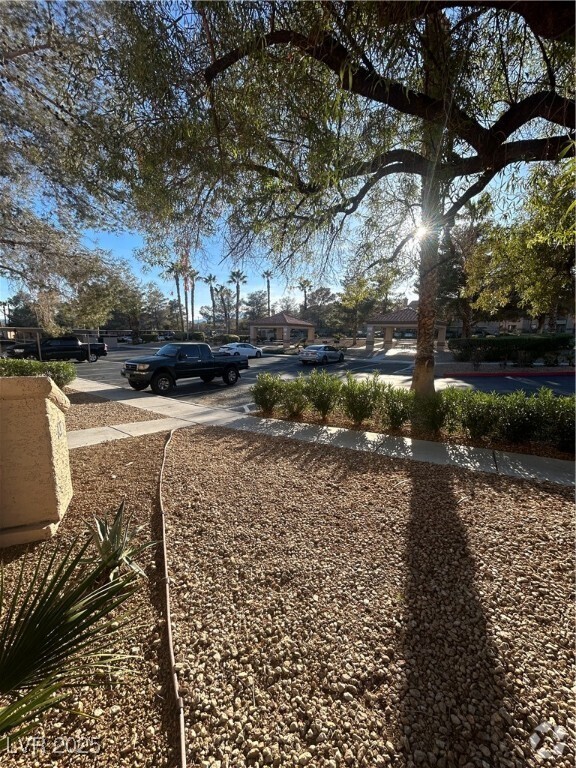 Building Photo - 9070 Spring Mountain Rd Unit 210 Rental