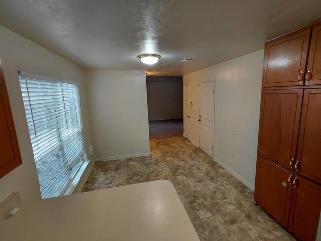 Photo - 1557 Payne St