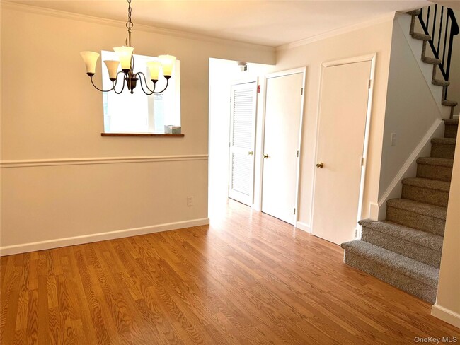 Photo - 209 Everett Pl