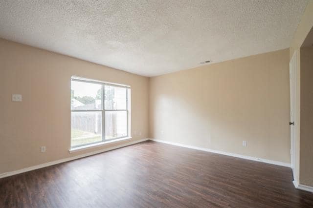 Photo - 710 Pyramid Dr