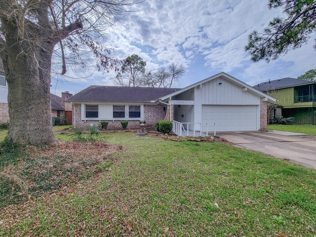 Well kept rental! - 9123 Tooley Dr House