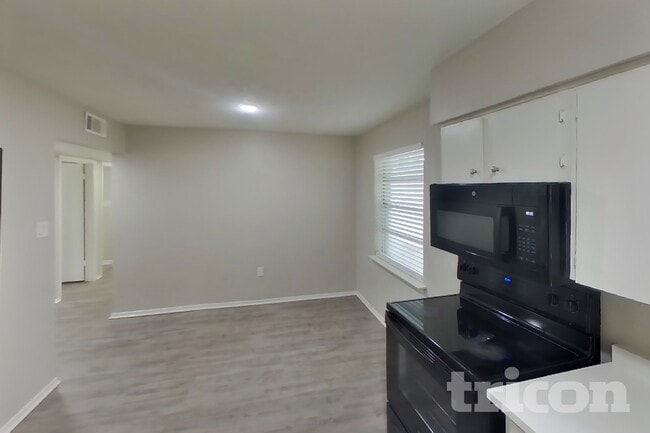 Photo - 3221 Edgebrook Dr