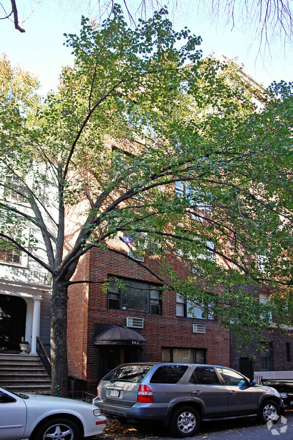 Photo - 142 Hicks St