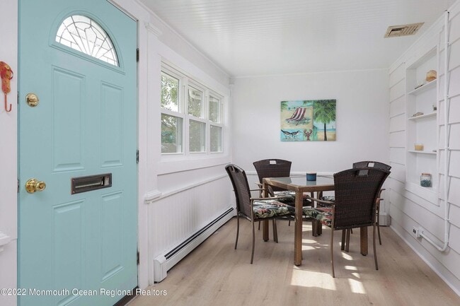 Photo - 1233 Oakwood Rd