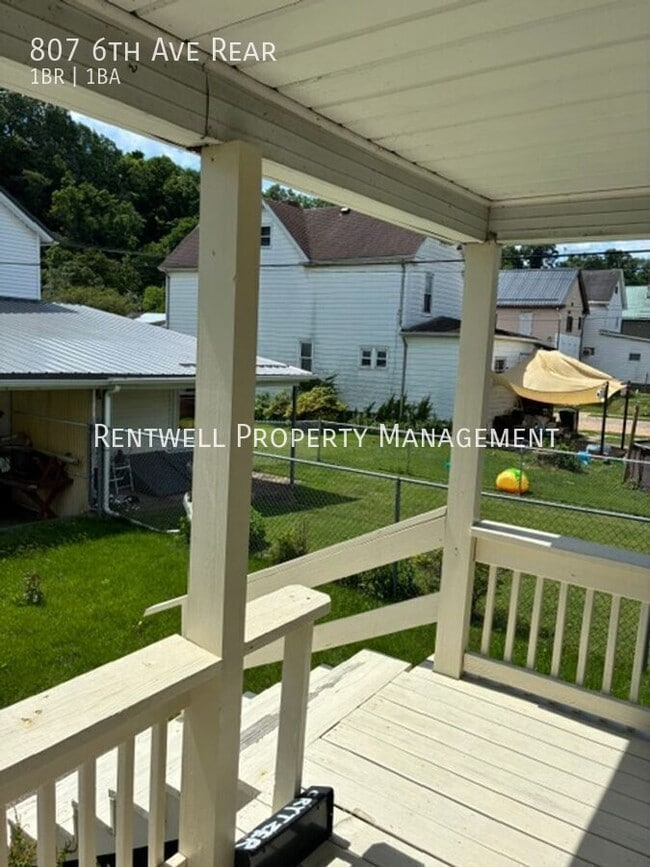 Photo - 807 6th Ave