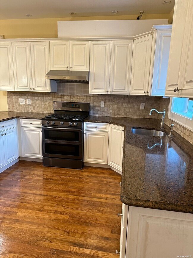 Photo - 91-20 96th St